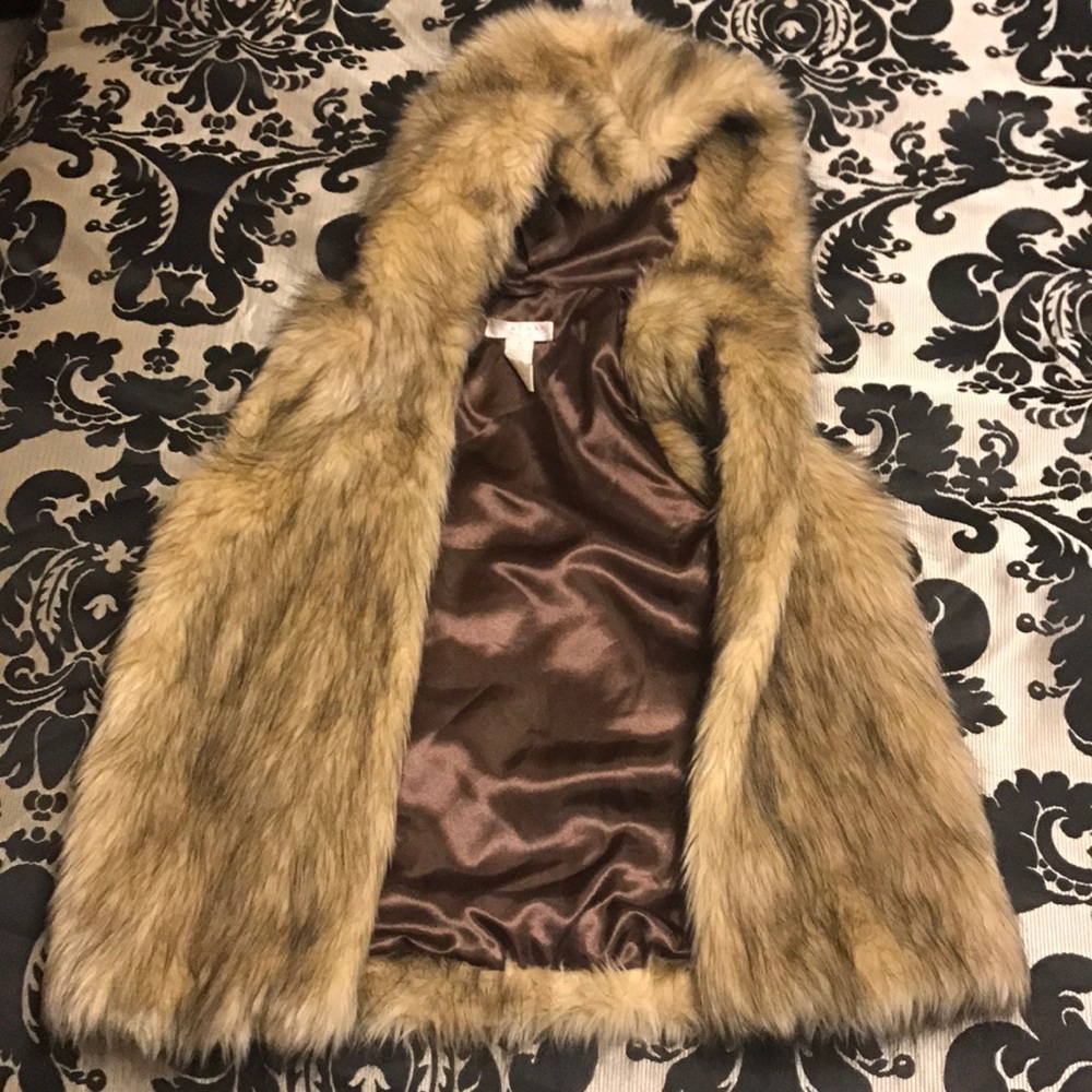 Kenar faux fur vest - Picture 3 of 9